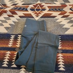 Athleta salutation leggings